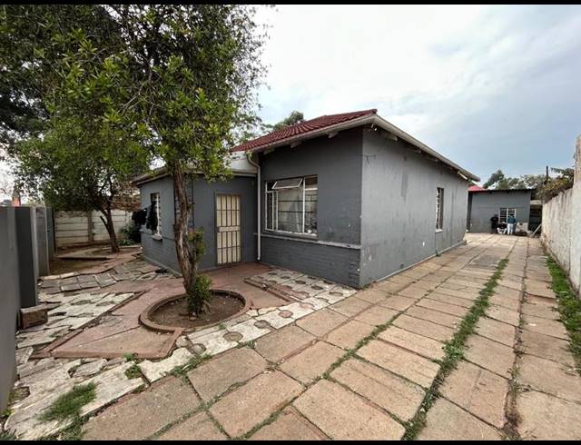 14 BEDROOM HOUSE FOR SALE IN TURFFONTEIN